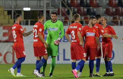 Împins de Gigi Becali pe ușa din dos, un fotbalist de la FCSB e ademenit în străinătate cu un salariu consistent