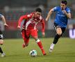 Jonathan Morsay (în alb-roșu) este unul dintre nou-veniții la Dinamo