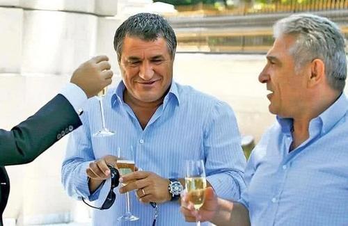 Victor Becali (49 de ani)