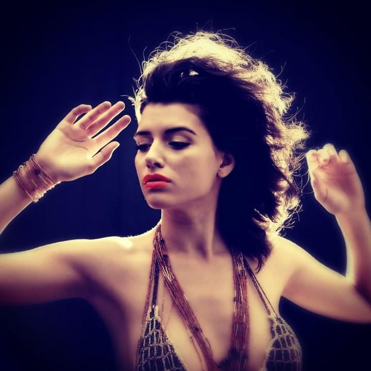 FOTO Fostul model din Columbia care prezintă acum știri în România » A pozat în FHM