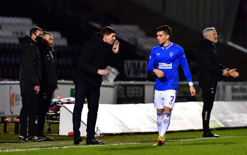 Livingston - Rangers, din runda cu numărul 30 a primei ligi din Scoția, se joacă ACUM. Ianis Hagi (22 de ani) este rezervă. Meciul poate fi urmărit în format liveSCORE pe GSP.ro.
