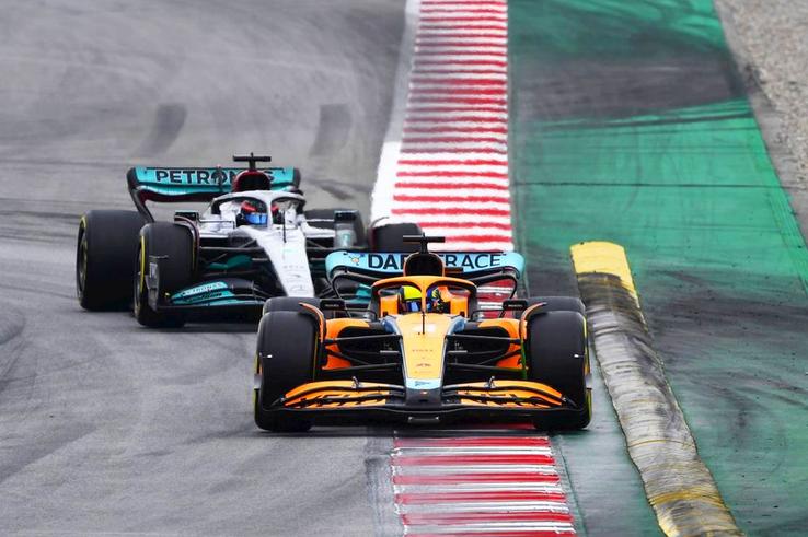 Lando Norris, cu George Russell pe urmele sale // foto: Guliver/gettyimages