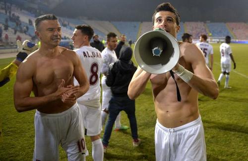 Daniel Niculae (39 de ani), președintele clubului Rapid, susține că a purtat un dialog cu Daniel Pancu (44 de ani), în care i-a explicat motivele instalării lui Adrian Mutu (43 de ani) pe banca giuleștenilor.