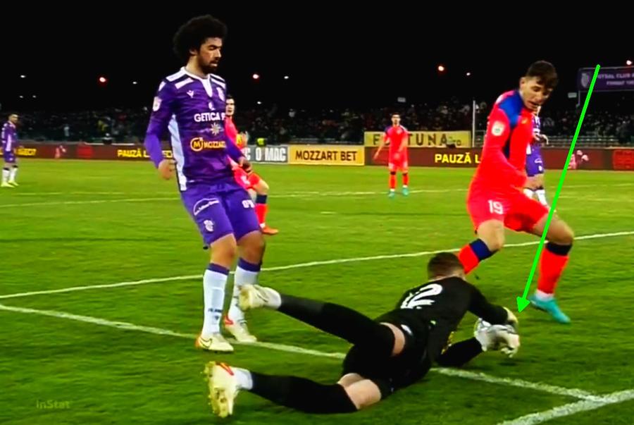 FOTO: Captură TV @Digi Sport 1 Repriză complicată pentru Hațegan în FC Argeș - FCSB: a anulat greșit golul lui Ianis Stoica?!