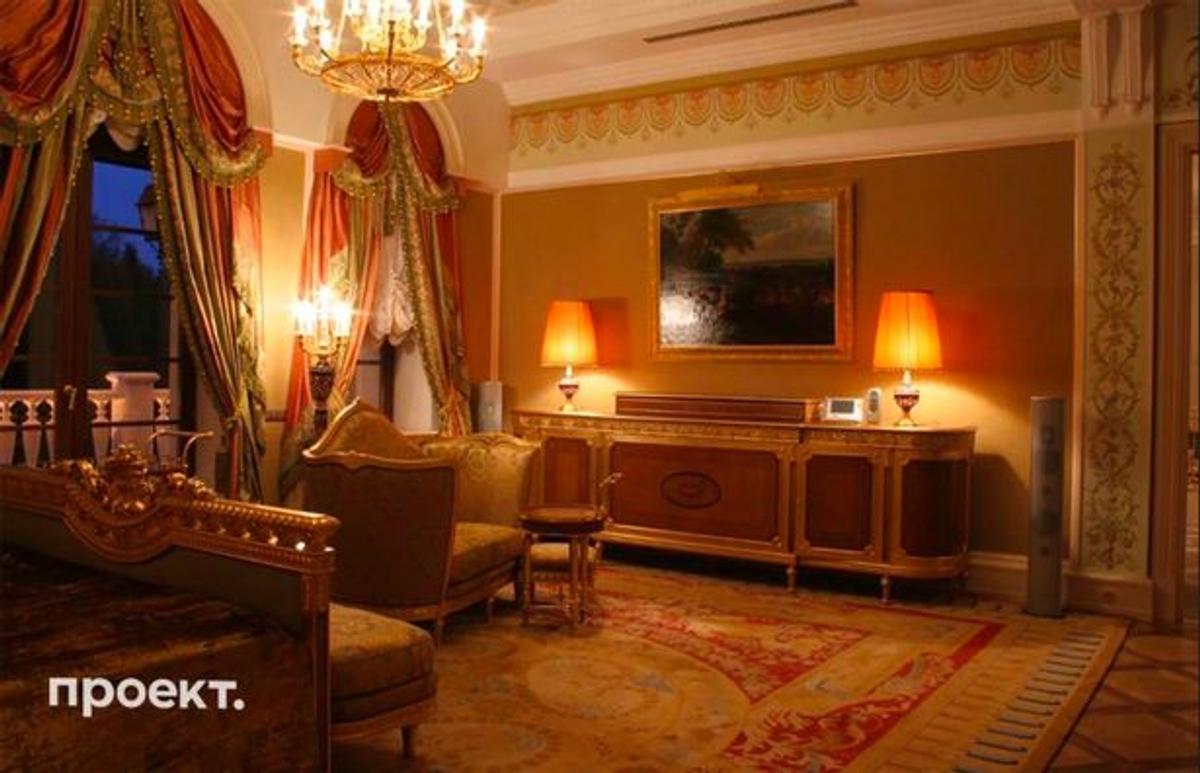 Vladimir Putin i-a cumpărat un penthouse de lux fostei gimnaste cu care se iubește! Imagini incredibile