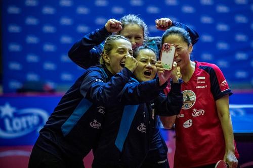 Eliza Samara alături de colegele sale FOTO ETTU