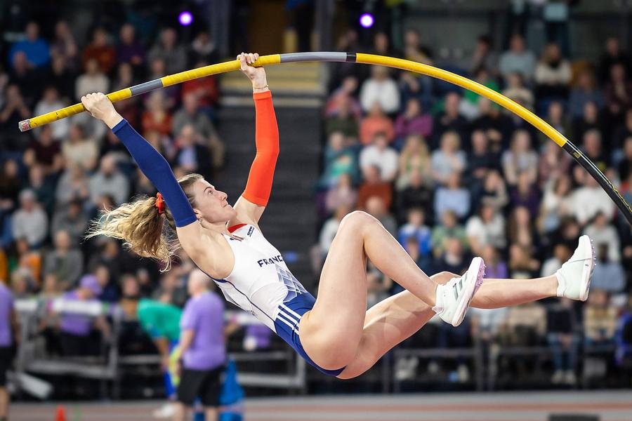 Margot Chevrier în acțiune FOTO Imago Images Clipe de coșmar » Două atlete au părăsit Campionatele Mondiale indoor de la Glasgow pe targă: „I se vedea osul prin piele”