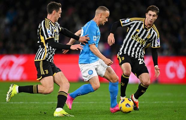 Napoli - Juventus 2-1 » Campioana s-a impus într-un final dramatic și lămurește lupta la titlu în Serie A