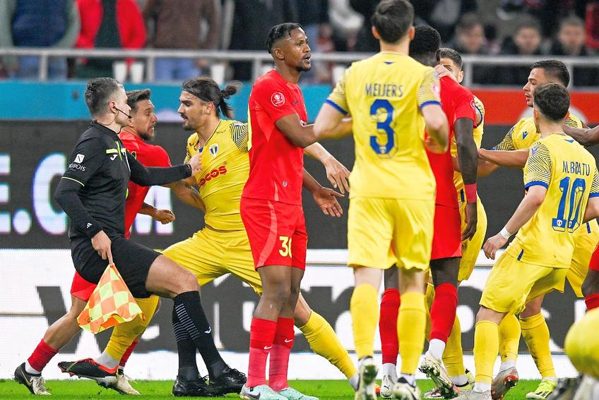 Siyabonga Ngezana a văzut cartonașul galben în prelungirile primei reprize din FCSB - Petrolul