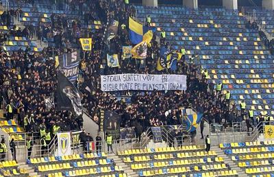 3 știri-blitz de la FCSB - Petrolul: „Steaua sunteți voi?”