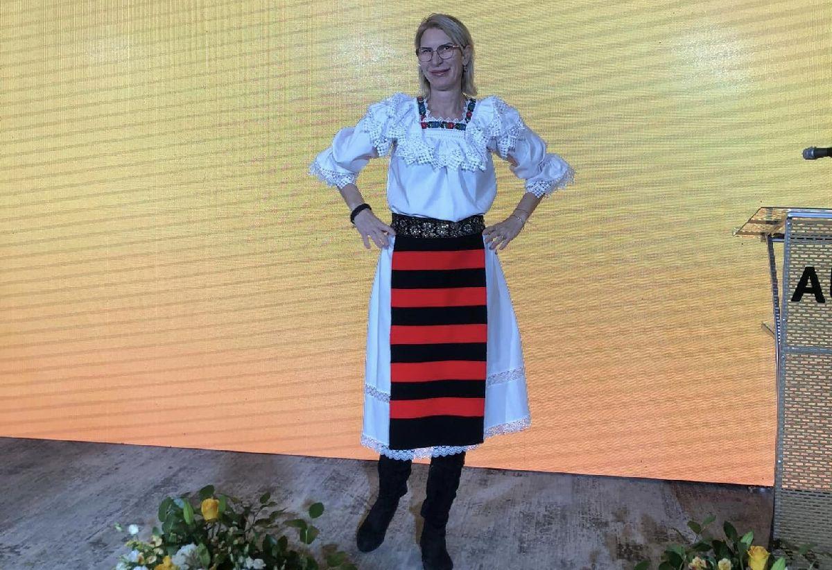 Fosta campioană europeană a României, pe lista AUR la europarlamentare » Campanie cu lacrimi lângă tribuna-fantomă de 5 milioane € din București