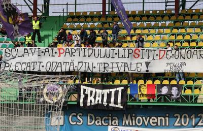 Furie la clubul din Liga 2 » Mesaje de protest la ultimul meci: „Sclavi ai partidului lipsit de onoare”