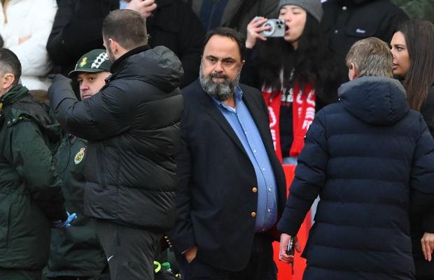 Furie în Premier League » Patronul clubului a atacat centralul după eșecul cu Liverpool