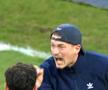 Imaginile weekendului în Europa: liderul ultrașilor i-a aliniat pe antrenor și jucători pe gazon, după umilitorul 0-6!