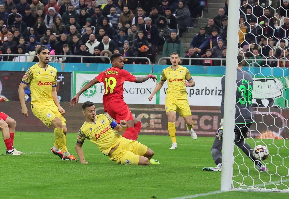 S-a „rupt” la nici 5 minute după ce a intrat la FCSB!