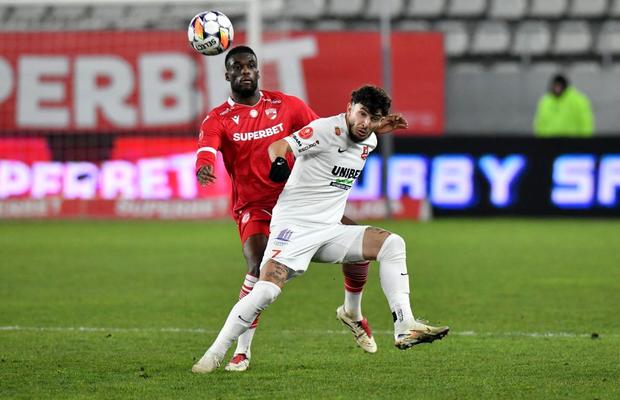 „Vrei să joci la Dinamo?” » Aplaudat de fani, Ianis Stoica a dat răspunsul la finalul partidei