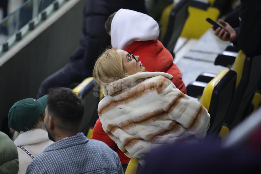 Soția și fiica lui Marius Șumudică au fost prezente duminică seară pe Arena Națională, la derby-ul găzduit de Rapid cu FCSB, încheiat cu scorul de 0-0.