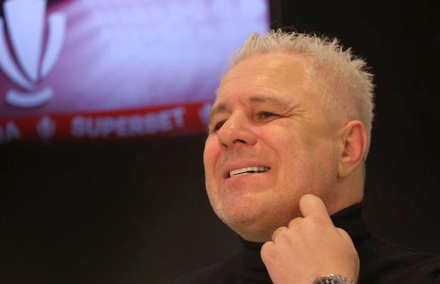 Nu s-a știut până acum! Șumudică a pus mâna pe telefon și l-a sunat pe Gigi Becali: „Prea mare pușcărie de antrenor ai, ia-mă!”