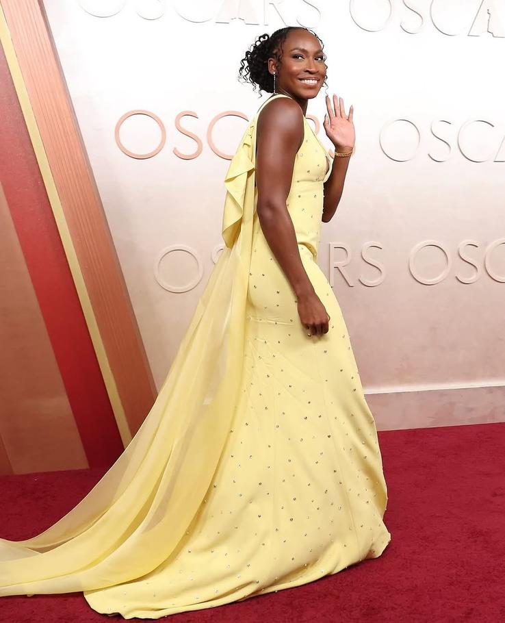 Coco Gauff pe covorul roșu la ceremonia de decernare a Premiilor Oscar