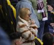 Soția și fiica lui Marius Șumudică, surprinse încălcând regulamentul pe Arena Națională la Rapid - FCSB