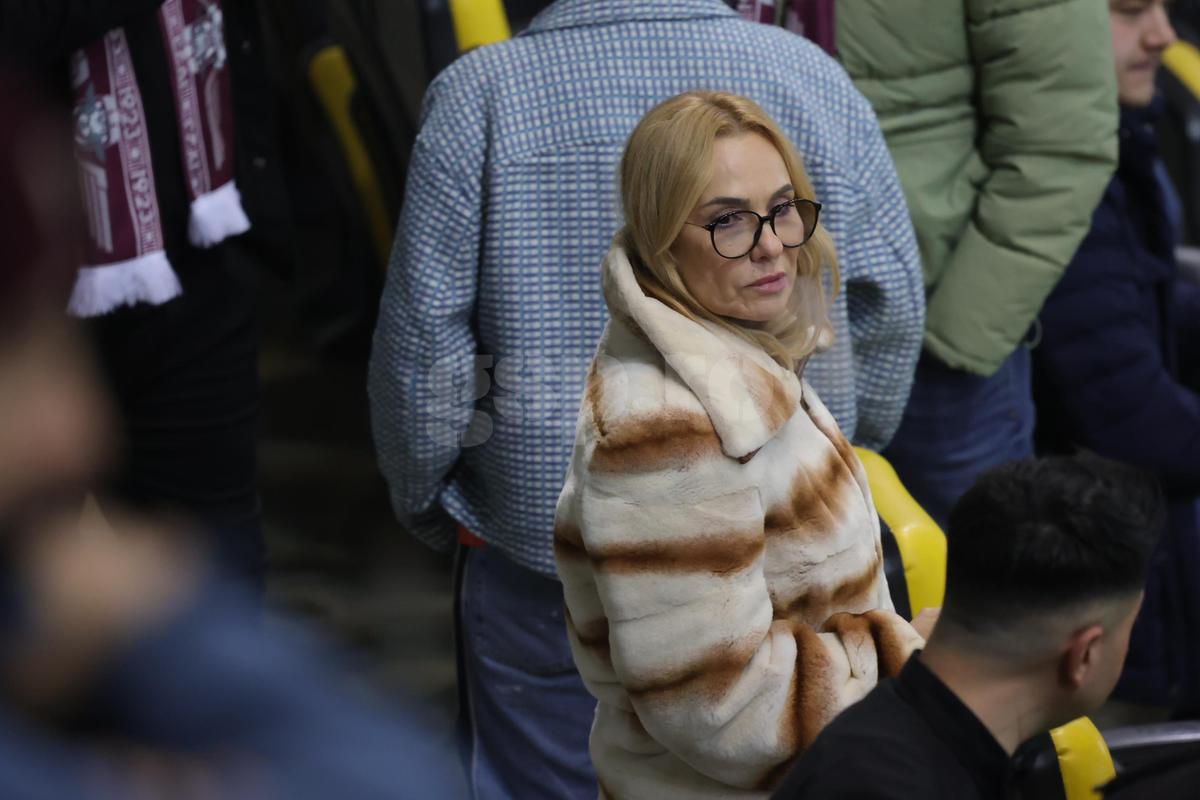 Fiica și soția lui Marius Șumudică