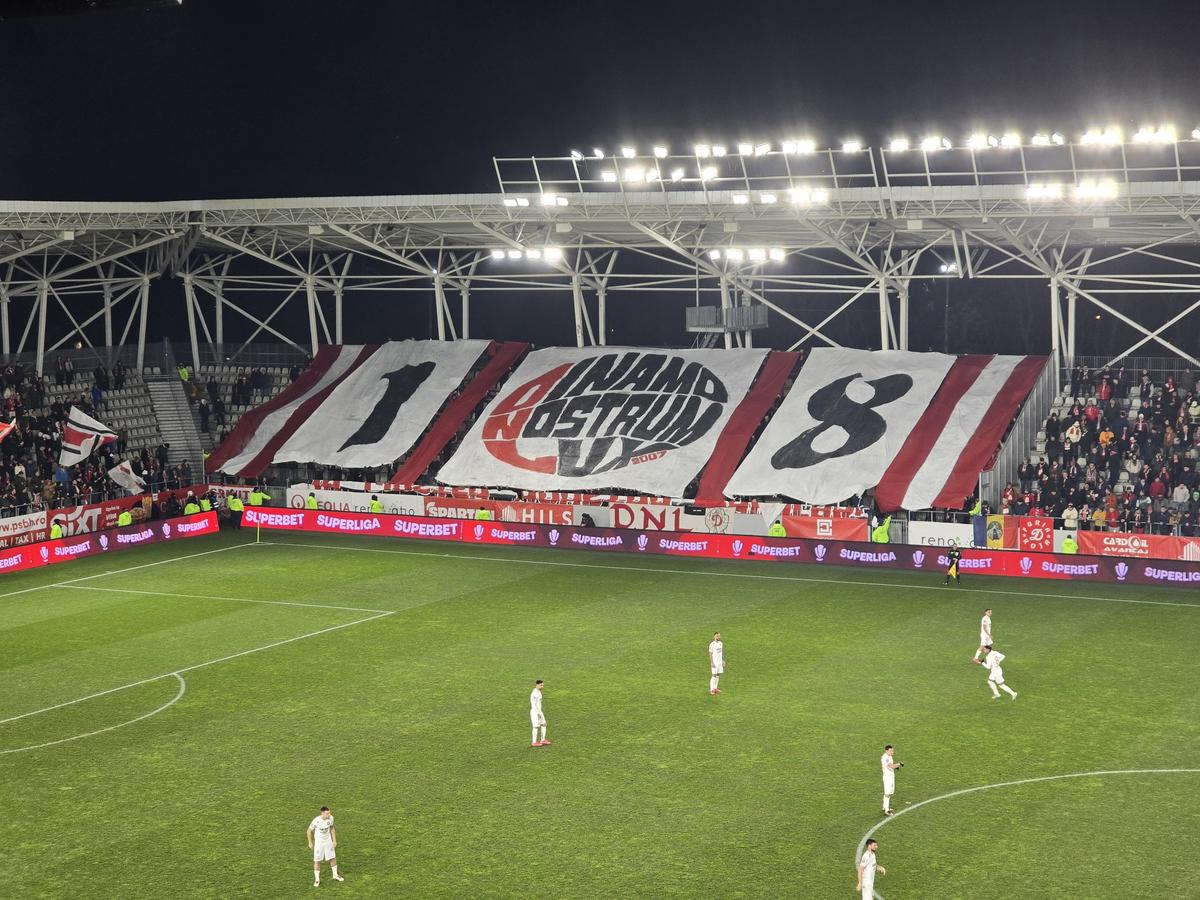 Scenogarfiile afișate de ultrașii lui Dinamo în meciul cu Hermannstadt