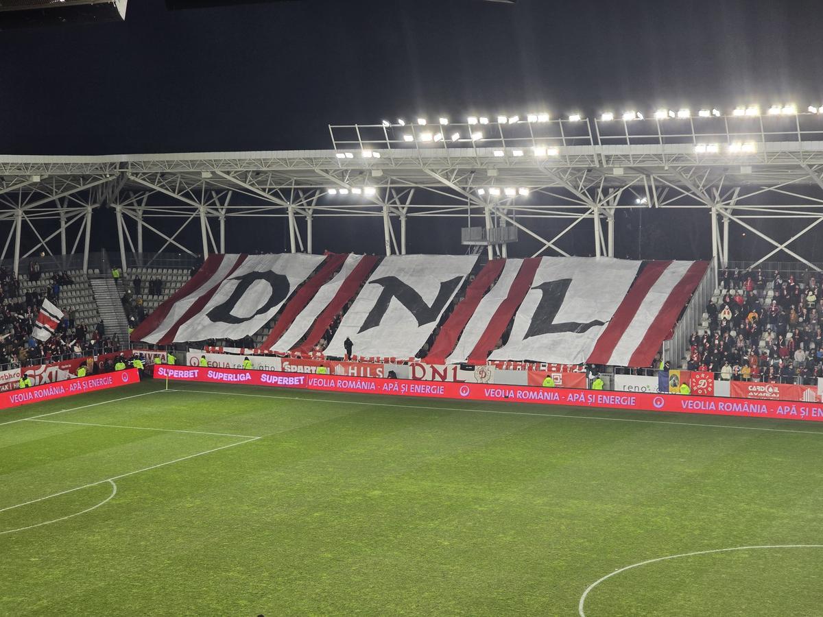 Scenogarfiile afișate de ultrașii lui Dinamo în meciul cu Hermannstadt