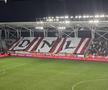 Spectacol în Dinamo - Hermannstadt! » Trei scenografii BLITZ afișate de ultrași în 5 minute: „În cinstea noastră, câinilor”