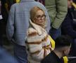Soția și fiica lui Marius Șumudică, surprinse încălcând regulamentul pe Arena Națională la Rapid - FCSB