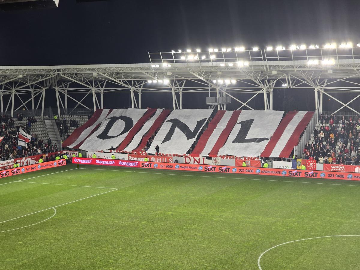 Scenogarfiile afișate de ultrașii lui Dinamo în meciul cu Hermannstadt