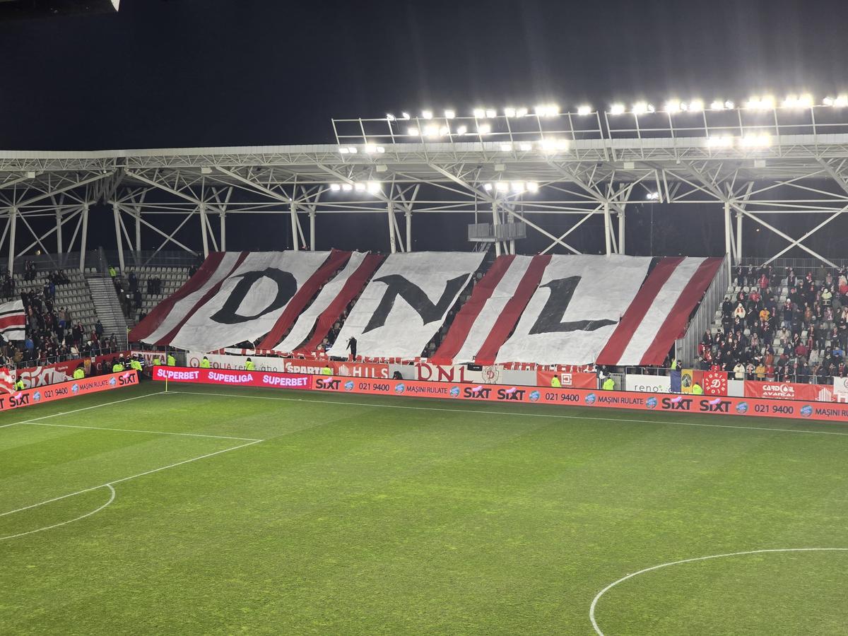 Scenogarfiile afișate de ultrașii lui Dinamo în meciul cu Hermannstadt