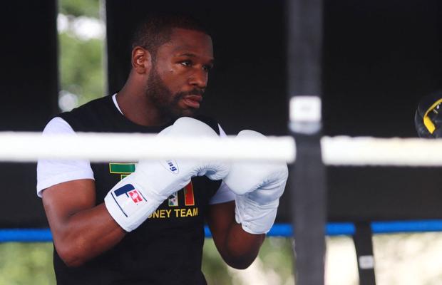 Floyd Mayweather, duel cu un multiplu campion mondial la kickboxing: „Atena, Grecia, pregătiți-vă”