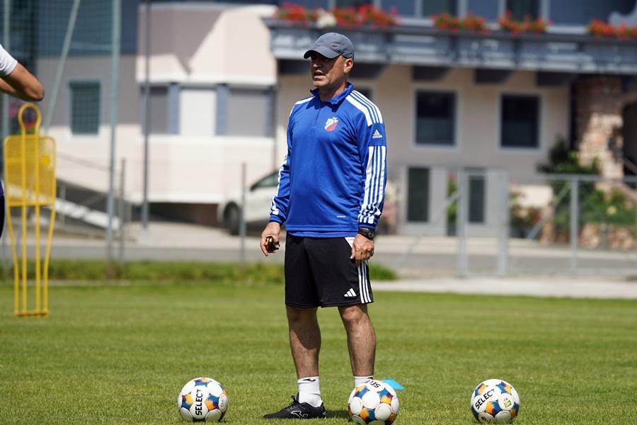 Nicolae Roșca va asigura interimatul pe banca lui FC Botoșani după despărțirea de Grozavu. Foto: fcbt.ro Acționarul echipei din Superliga aruncă bomba: „Riscăm să nu luăm licența!” + Explicațiile prăbușirii: „Ne-am rupt gâtul!”