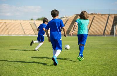 Psihoterapia la micii sportivi: cum susține dezvoltarea emoțională pe cea fizică?