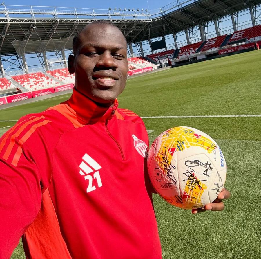 Moses Mawa a „confiscat” mingea după hat-trick-ul cu Reșița A luat pe sus fotbalul românesc: 4 goluri în 76 de minute! » Adus pe bani, din prima ligă a Norvegiei: „Altă mentalitate, parcă vine din altă lume”