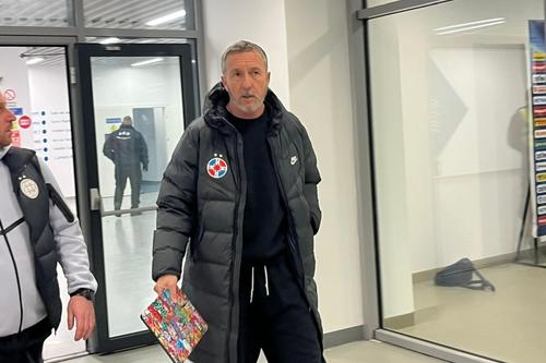 Mihai Stoica a făcut scandal la pauza meciului dintre UTA și FCSB / Sursă foto: GSP