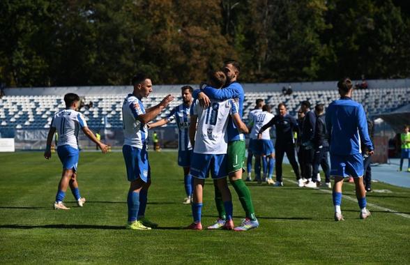 Fotbaliștii unei echipe de tradiție, care voia în Superliga, trăiesc pe banii părinților!