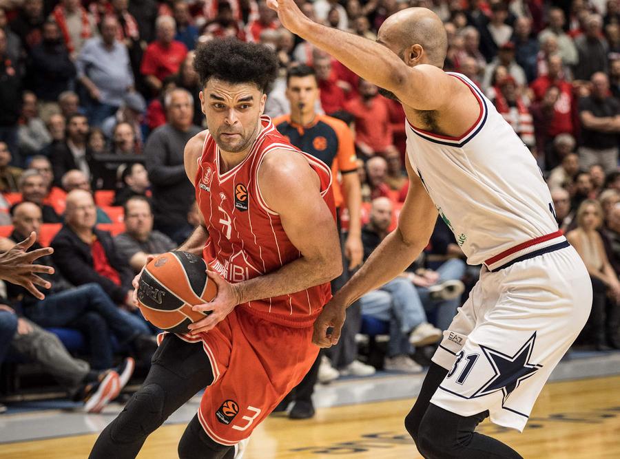 Elijah Bryant, unul din liderii lui Hapoel Tel Aviv/Foto: euroleaguebasketball.net Antrenorul unei echipe de Euroligă din Israel a dezvăluit cum au trecut ultimele zile: „A fost o explozie foarte puternică la 700 de metri de reședința mea”