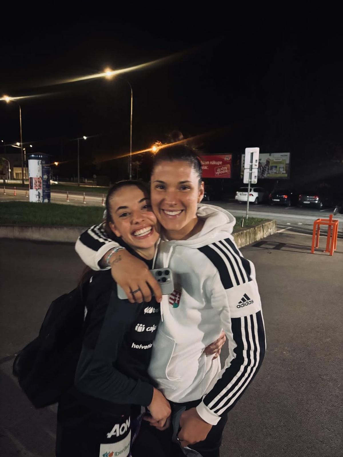 Paula Arcos și Kinga Janurik, relație