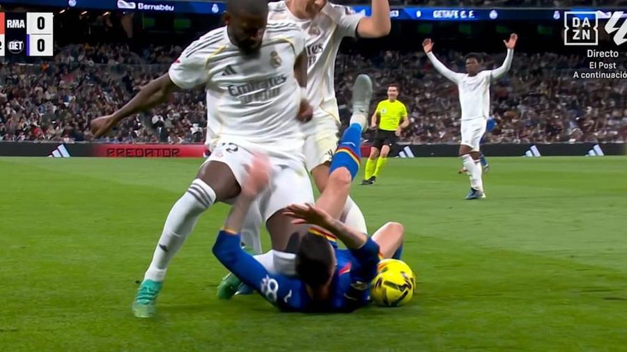 Atacul brutal al lui Antonio Rudiger asupra lui Diego Rico / Foto: captură Furie din cauza lui Antonio Rudiger: „Ar fi putut să-i rupă maxilarul!”