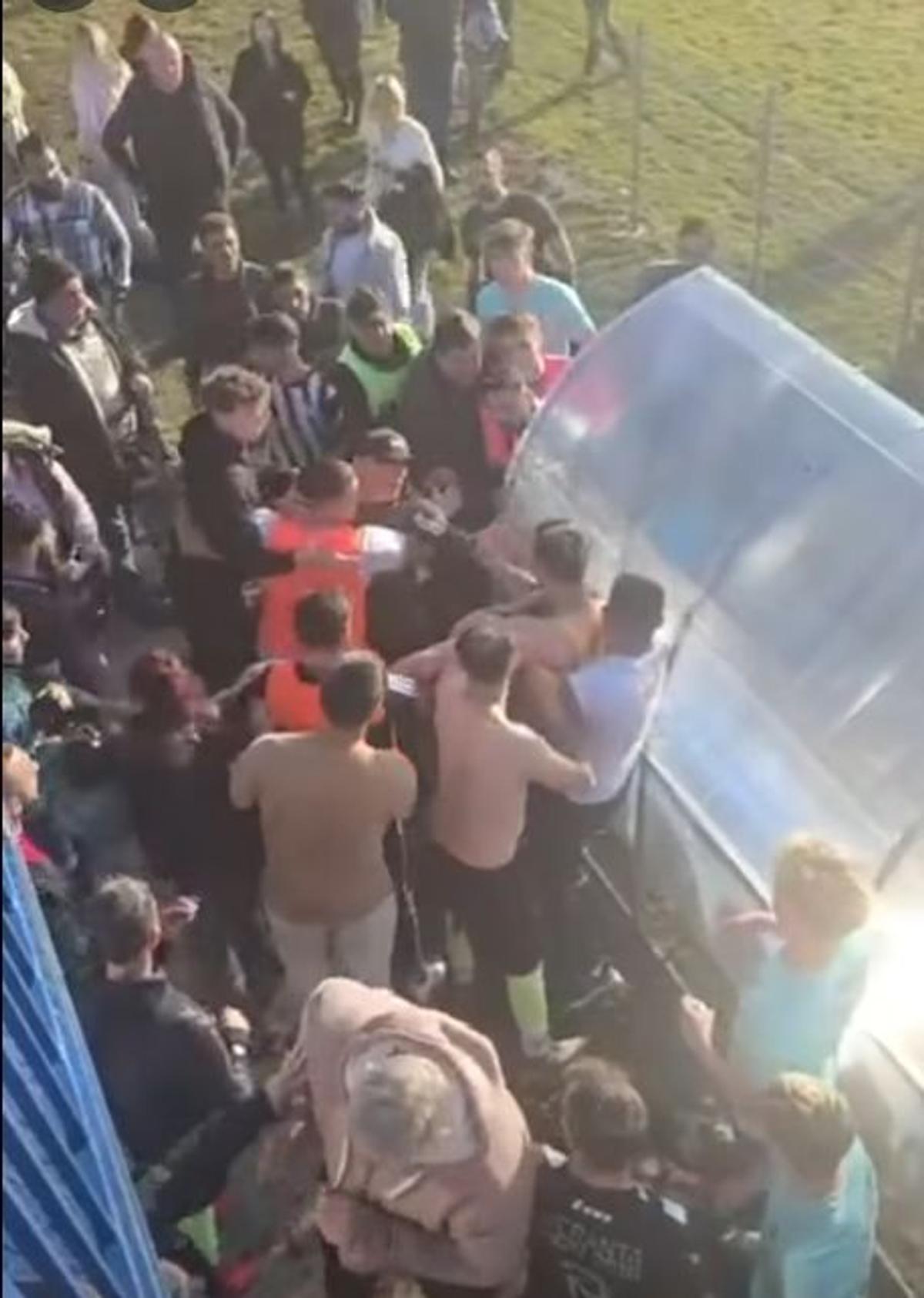 Scandal și bătaie generală la meciul din România! Poliția a intervenit de urgență