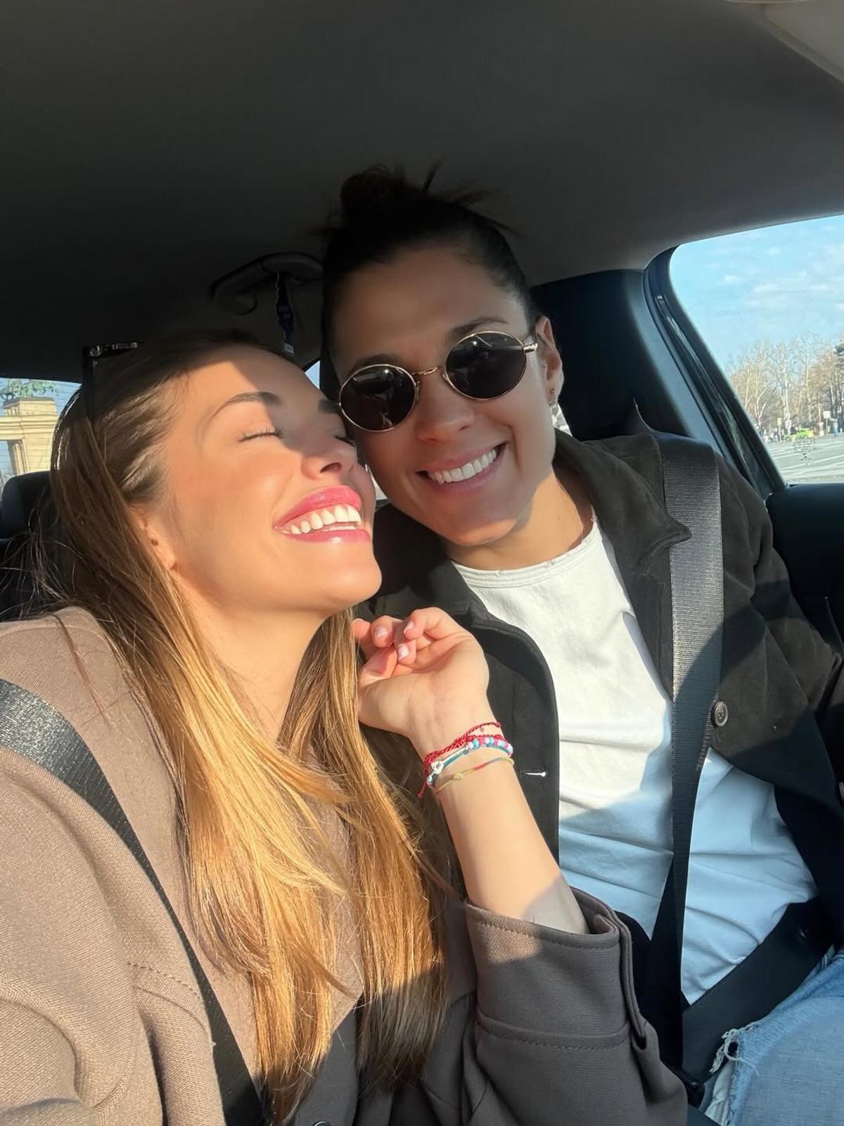 Paula Arcos și Kinga Janurik, relație
