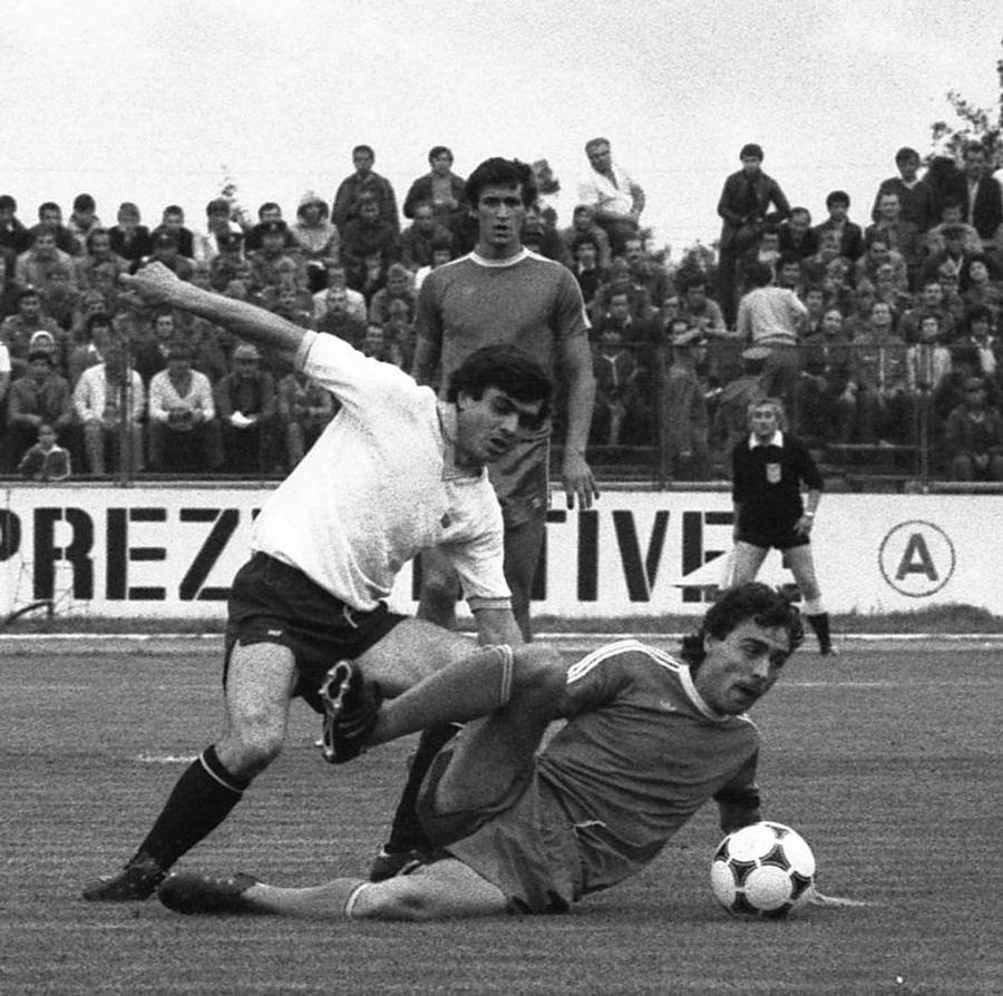 Cârțu a fost integralist în blatul CS Târgoviște - U Craiova 3-2 din 1983, când oltenii i-au ajutat pe dâmbovițeni să evite retrogradarea. Foto: arhiva GSP Sorin Cârțu, intervenție explozivă: „Dinamoviștii s-au ocupat mereu numai cu golăneli” + „Da, domne, ne-am înțeles toți să le dăm meciul!”