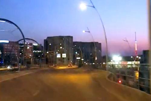 Traficul din București a scăzut dramatic de când pandemia de coronavirus îi obligă pe mulți dintre locuitorii Capitalei să lucreze de acasă.