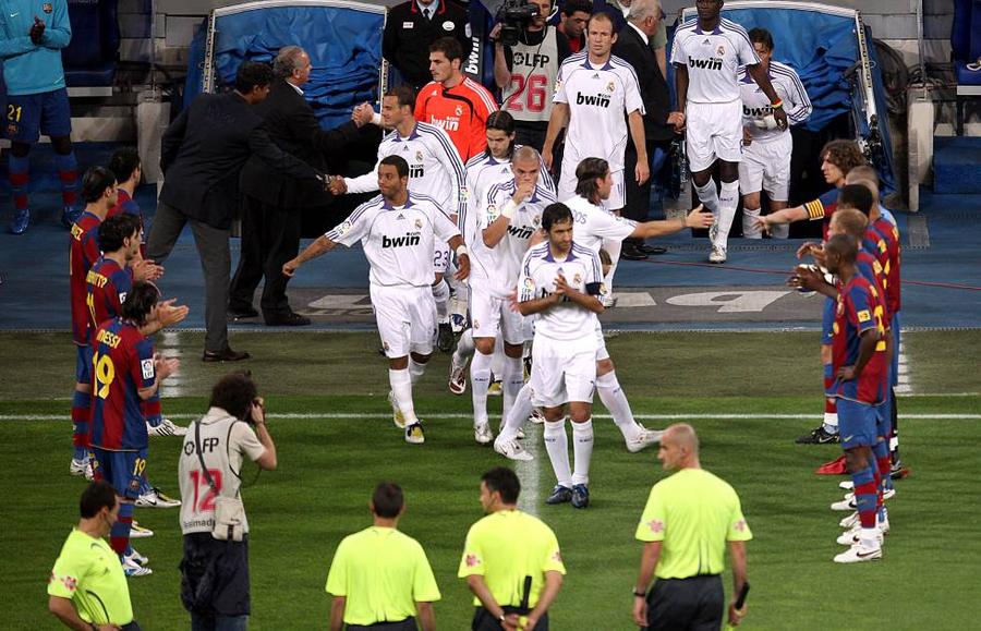 Barça și un „pasillo” memorabil pentru Madrid, campioană în 2008 Câtă onoare e în „garda de onoare”?
