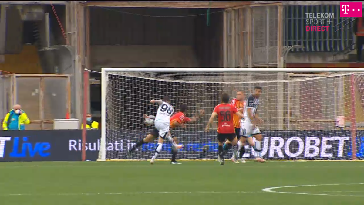 FOTO BENEVENTO - PARMA, GOL DENNIS MAN
