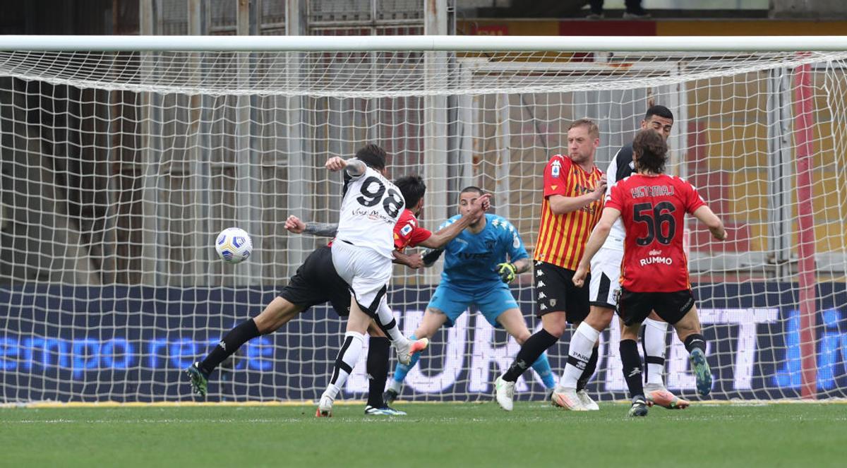 FOTO BENEVENTO - PARMA, GOL DENNIS MAN