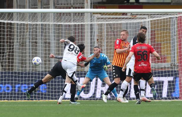 Benevento - Parma 2-2 » Dennis Man, primul gol în Serie A, după o execuție spectaculoasă! Mihăilă a intrat pe teren în minutul 77