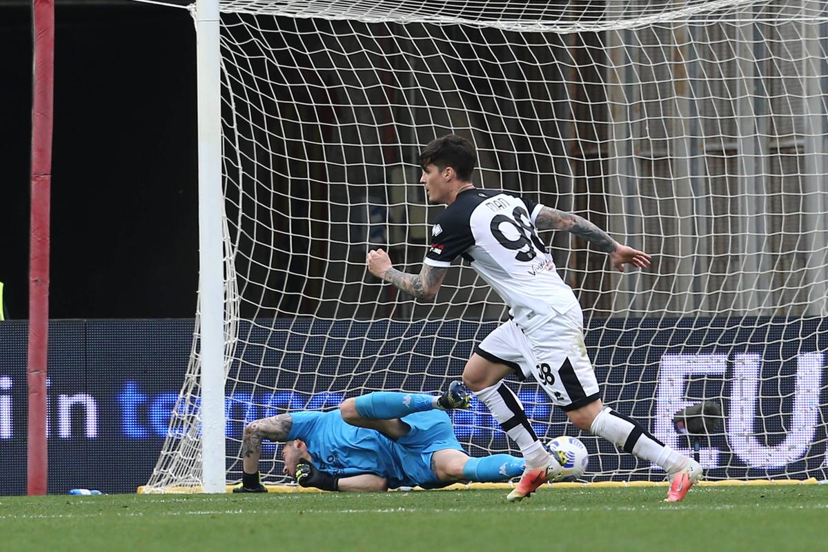 Dennis Man, sub lupa Gazzetta Dello Sport » Ce au scris jurnaliștii italieni despre golul românului din Benevento - Parma 2-2