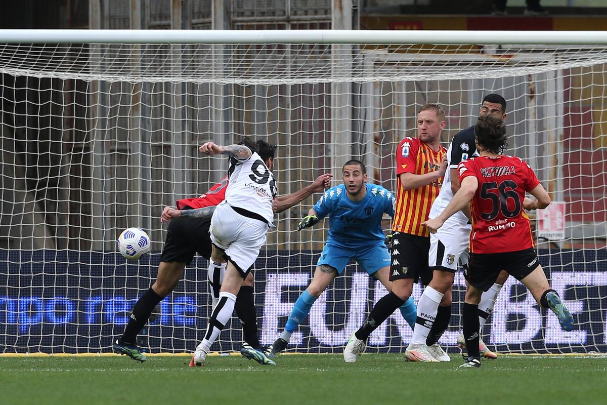 FOTO BENEVENTO - PARMA, GOL DENNIS MAN